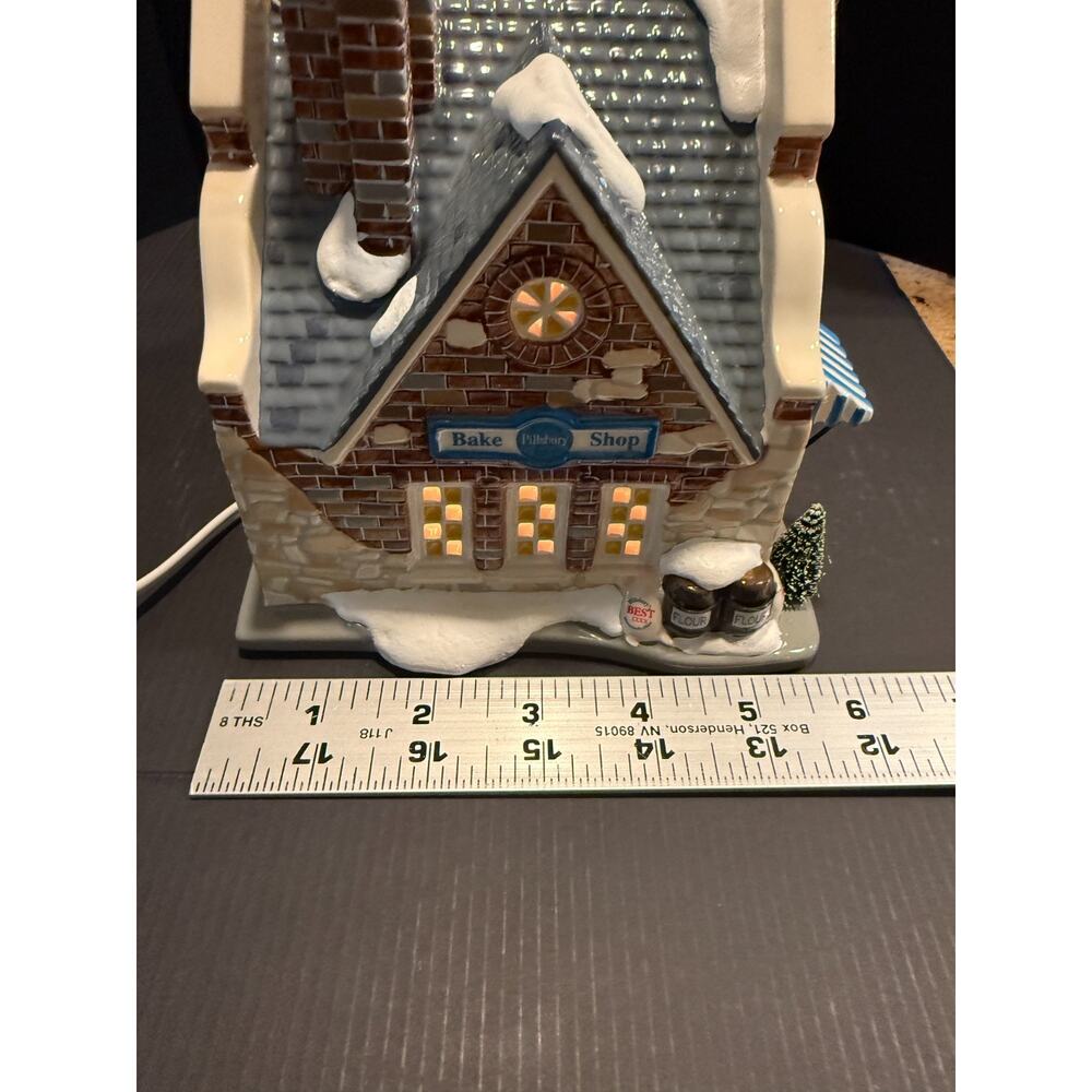 Department 56 "Pillsbury Doughboy Bake Shop" (Set of 2) #55342 In Box - Picture 16 of 16